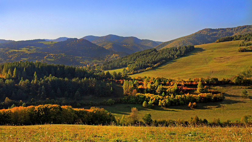 Nad obcou Hatné, vpredu Jasenica(2)